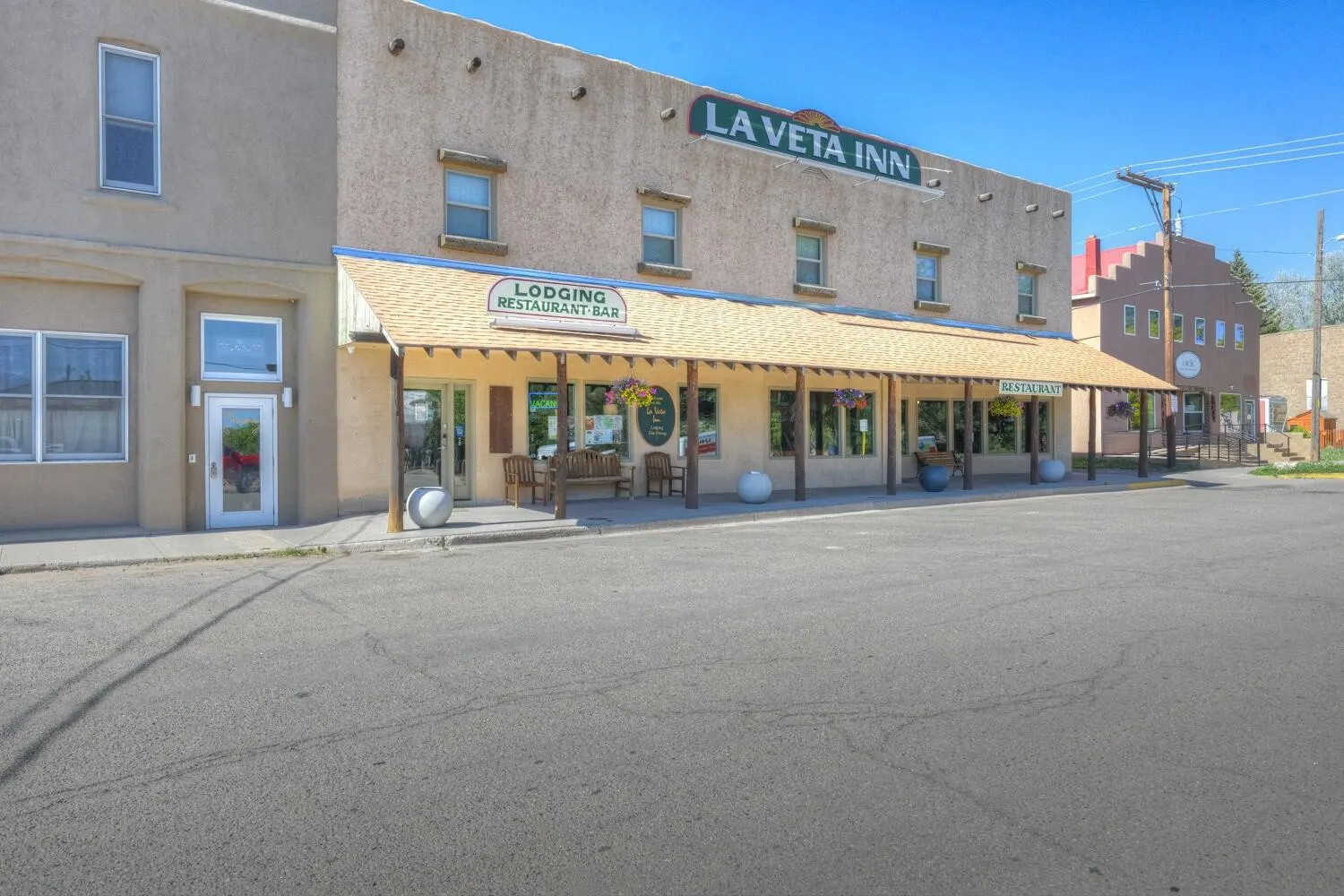 Street view of the historic La Veta Inn.